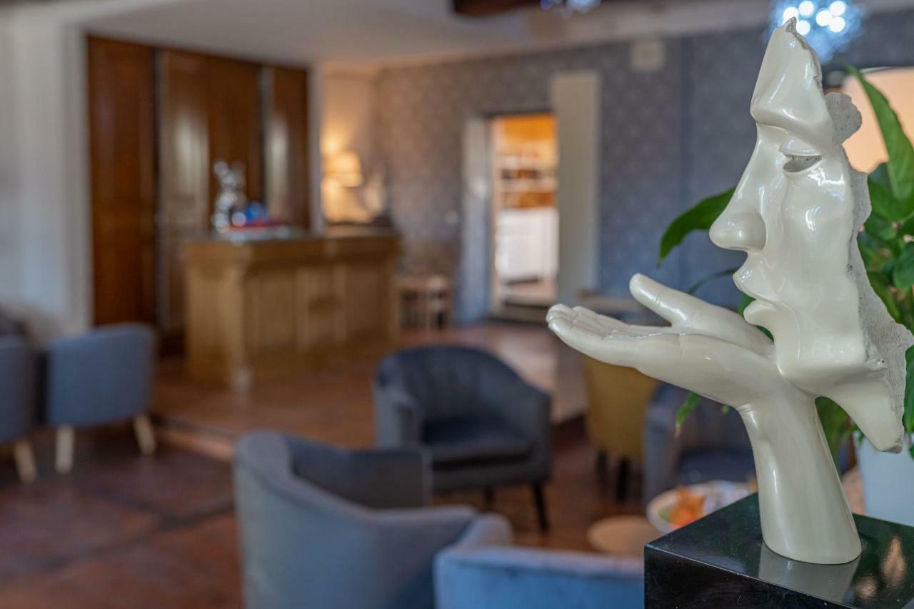 Au Coq Dort Hotel